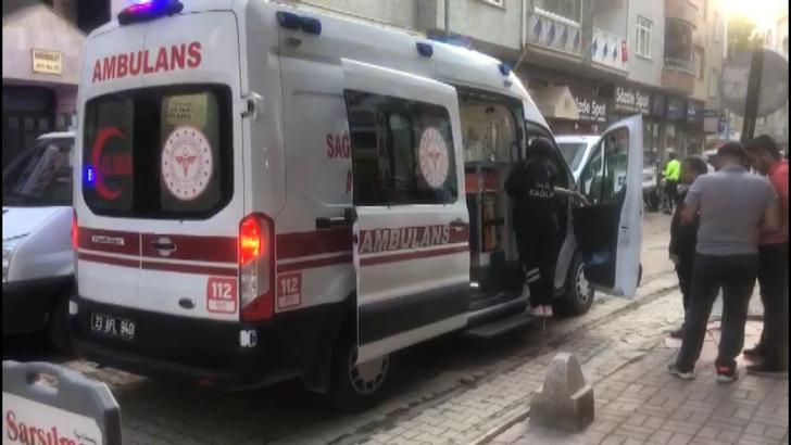Elazığ'da motosiklet yaya çarptı : 2 yaralı