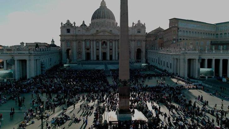 Papalık seçimi süreci başladı