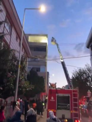 İstanbul - Küçükçekmece’de 6 katlı binada çıkan yangın söndürüldü