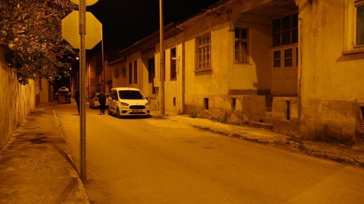 Sokakta karnından bıçaklanan kadın yaralandı