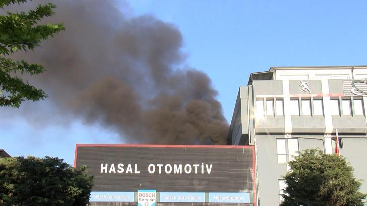 İstanbul - Bağcılar'da sporcu forması üreten fabrikada çıkan yangın söndürüldü