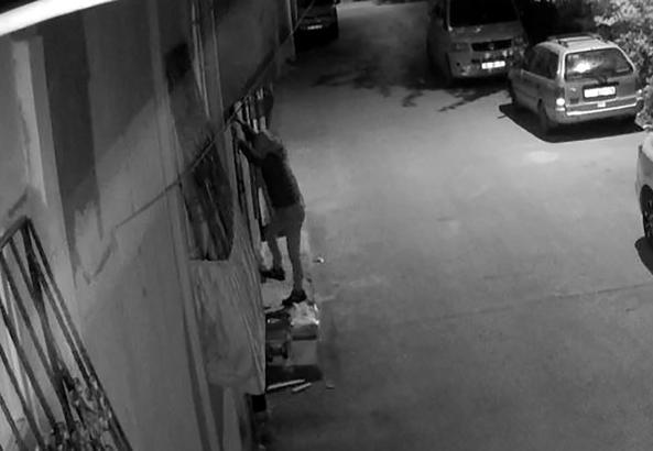 Duvarlarına tırmanıp girdiği 2 evden 400 metrelik elektrik kablosu çalan şüpheli tutuklandı