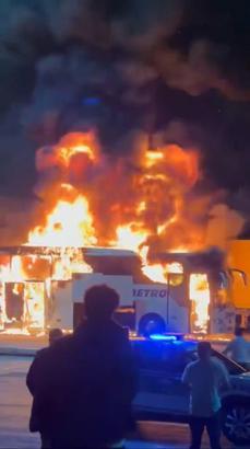 Yolcu otobüsü alev alev yandı