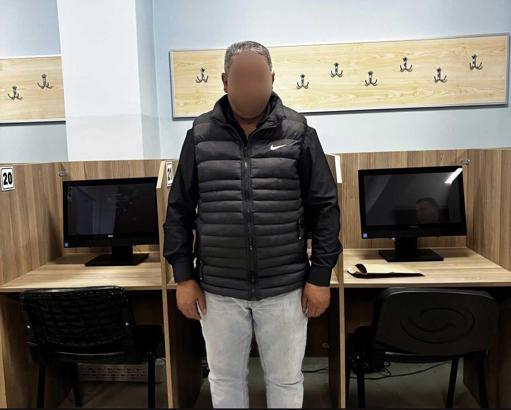 Ehliyet sınavında kopya düzeneğiyle yakalandı; kulaklık hastanede çıkarıldı