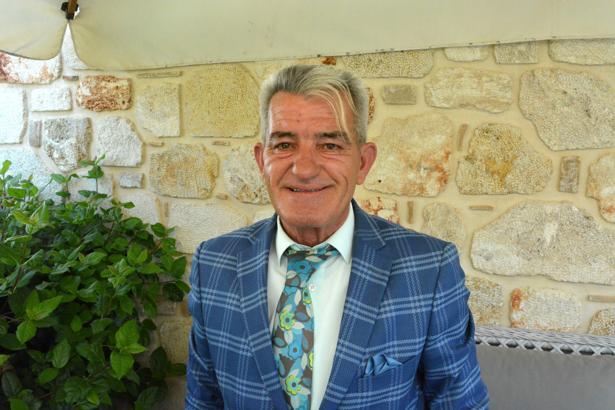 Hiç eğitim almadı, dinleyip sorular sorarak 11 dil öğrendi