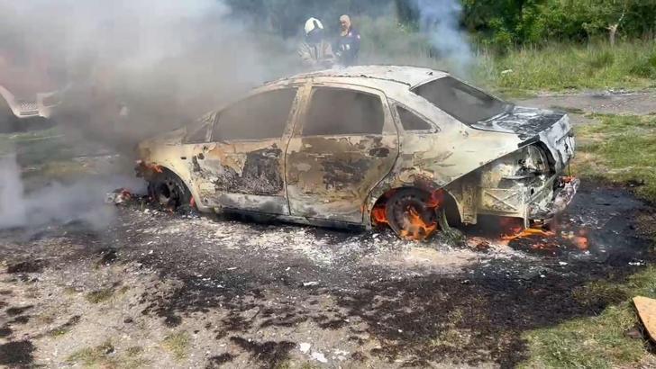 İstanbul- Büyükçekmece’de park halindeki otomobil yandı