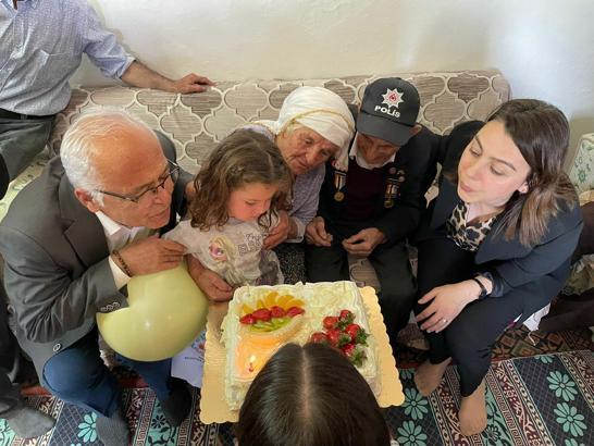 Kore Gazisi Mehmet Gün'e Büyükşehir'den sürpriz doğum günü kutlaması