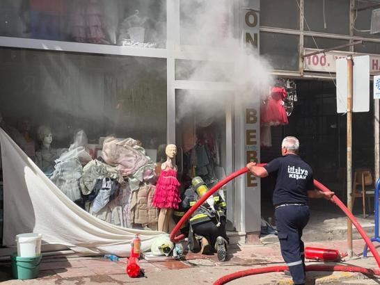 Edirne’de bebek kıyafetleri satan iş yerinde çıkan yangın söndürüldü