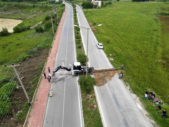 Davayı kazanan hissedarlar yolu ulaşıma kapattırdı