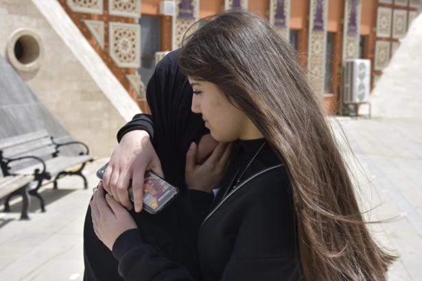 Boğazları kesilerek öldürülen kardeşler gözyaşlarıyla uğurlandı, şüpheli sorgulanıyor