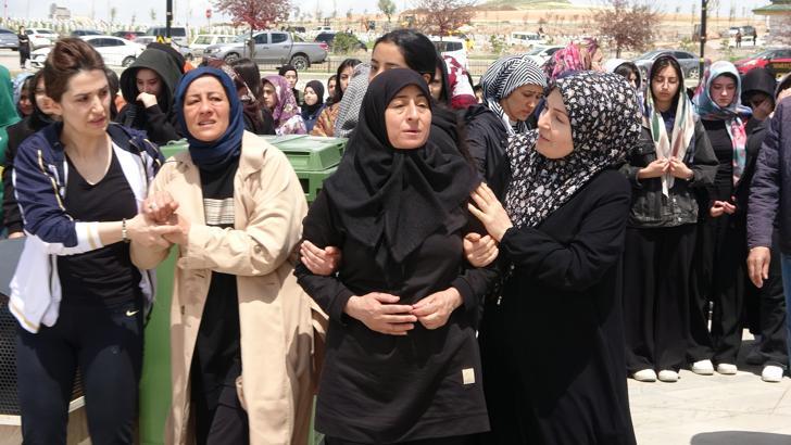 Boğazları kesilerek öldürülen kardeşler gözyaşlarıyla uğurlandı, şüpheli sorgulanıyor / Ek fotoğraflar