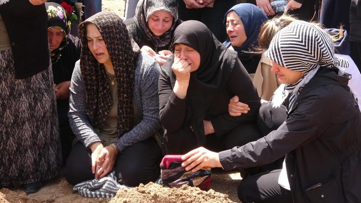 Boğazları kesilerek öldürülen kardeşler gözyaşlarıyla uğurlandı, şüpheli sorgulanıyor (2)