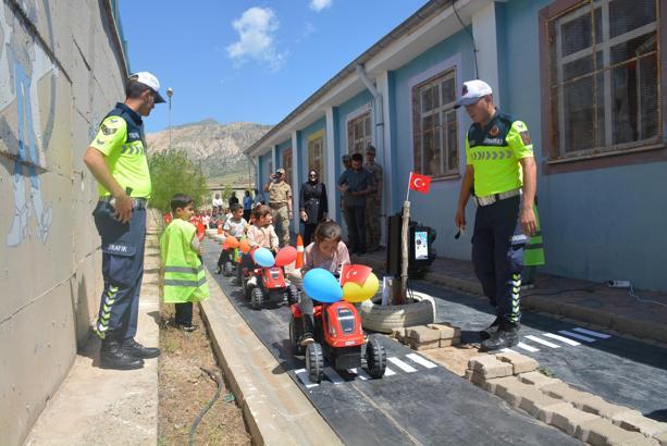 Silopi’de, öğrencilere jandarmadan farkındalık etkinliği