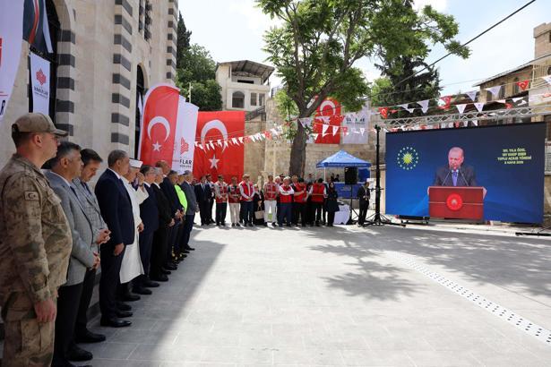 Depremde hasar alan Kurtuluş Camii ibadete açıldı