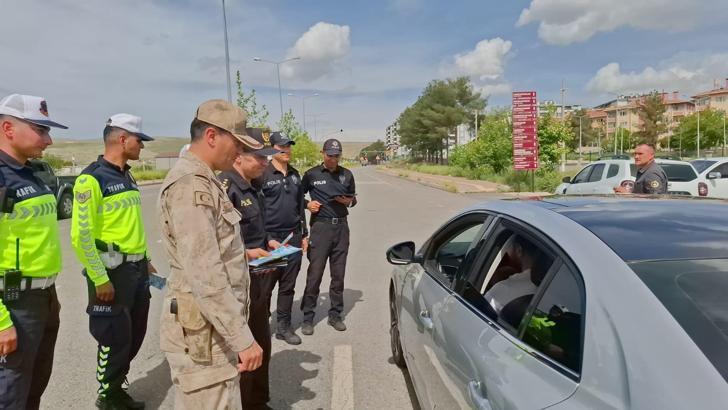 Diyarbakır’da, Trafik Haftası kapsamında sürücüler bilgilendirildi