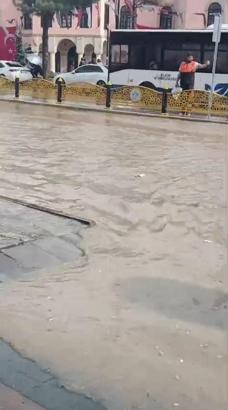 Elazığ'da sağanak ve dolu etkili oldu