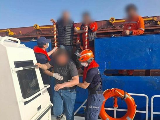 Fethiye açıklarındaki gemide yaralanan personel tıbbi müdahale için tahliye edildi