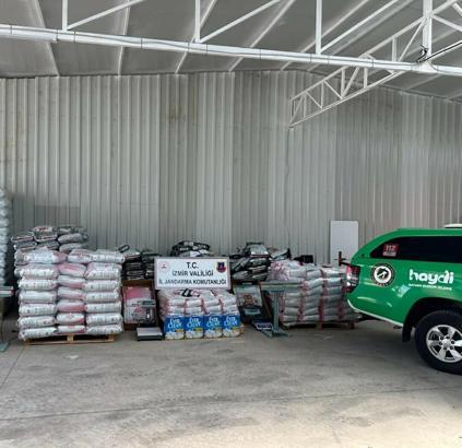 İzmir’de 14 ton sahte kedi-köpek maması ele geçirildi