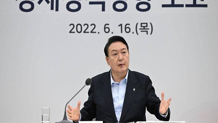 Güney Kore'de azledilen Yoon hakkındaki soruşturma kapsamında Devlet Başkanlığı ofisine baskın düzenlendi