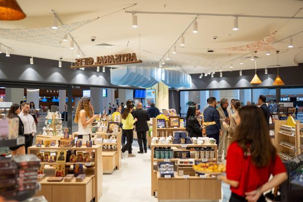 Relay mağazası, Antalya Havalimanı’nda kapılarını açtı