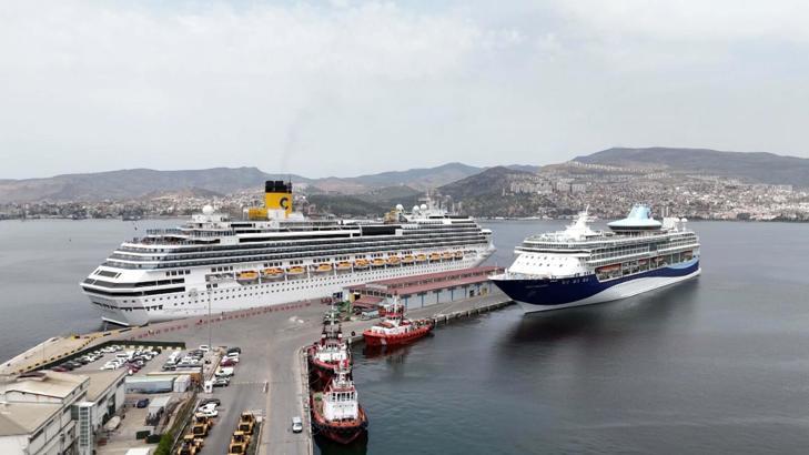 İzmir'e 2 kruvaziyer gemisi toplam 4 bin 540 yolcu getirdi
