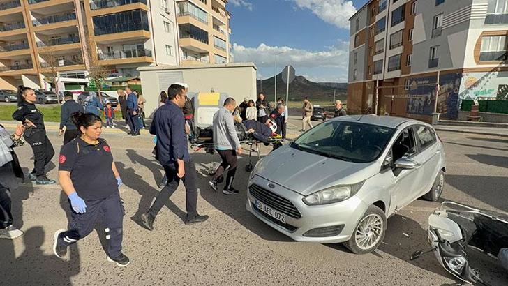 Sivas'ta otomobil ile motosiklet çarpıştı; polis memuru yaralandı
