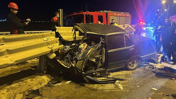 Sivas'ta otomobil bariyerlere saplandı, sürücü yaralandı