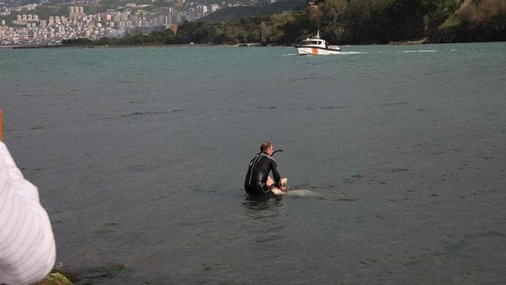 Trabzon'da denize giren 2 arkadaştan 1'i boğuldu, 1'i yoğun bakımda