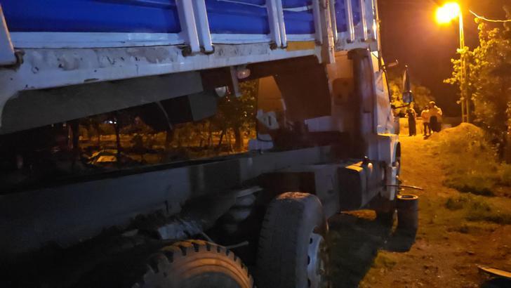 Tamir etmek istediği kamyonunun kupasında sıkışarak yaralandı