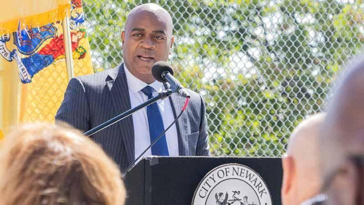 ABD'de göçmenlerin tutulduğu merkezi denetlemek isteyen belediye başkanı gözaltına alındı