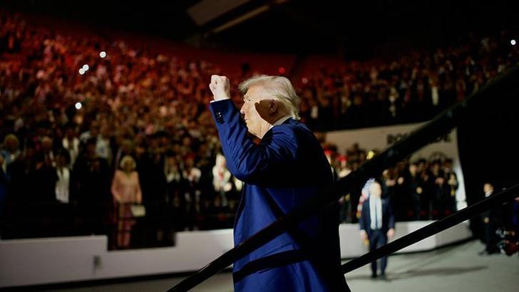 Trump, göçmenler için 'ABD dışına ücretsiz uçuş' kararnamesini imzaladı