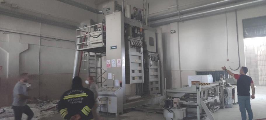 Pamuk fabrikasında yangın; 2 işçi dumandan etkilendi