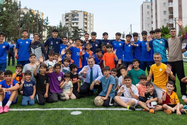 Başkan Özyiğit, çocukların hala saha talebini geri çevirmedi