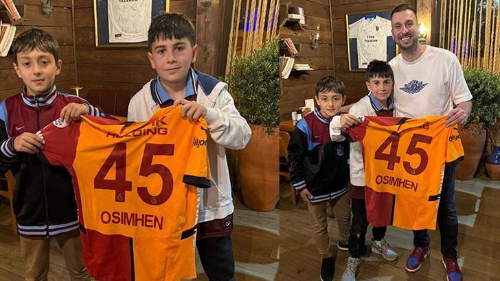 Osimhen’in formasını alan Trabzonsporlu çocuktan formayı bir koleksiyoner aldı