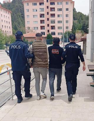 Aranan 2 kişi yakalandı