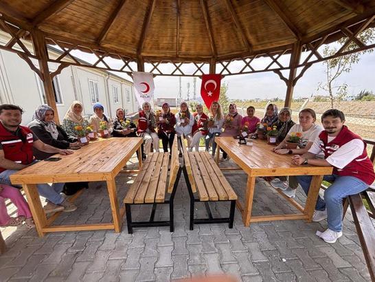 Türk Kızılay’dan deprem bölgesinde Anneler Günü kutlaması
