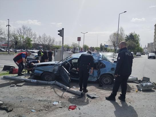 Kayseri'de otomobil ile kamyonet çarpıştı: 1 yaralı