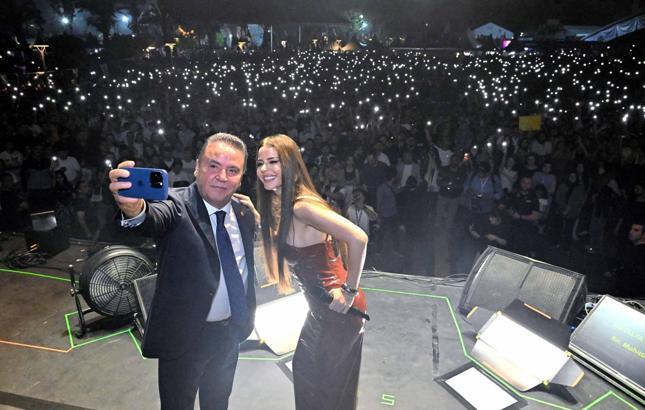 Antalyalılar Simge ile coştu