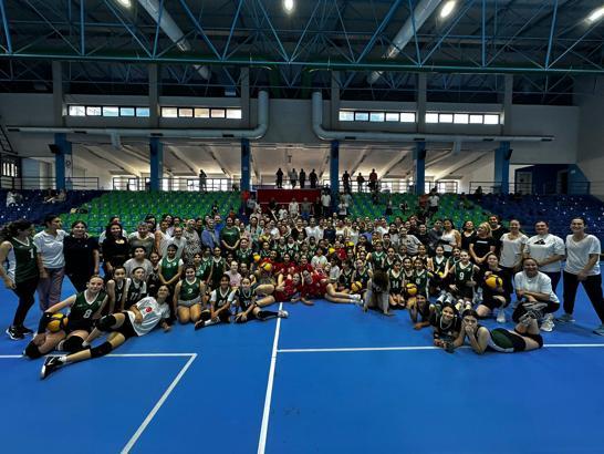 Bodrum’da anneler çocuklarıyla futbol ve voleybol oynadı