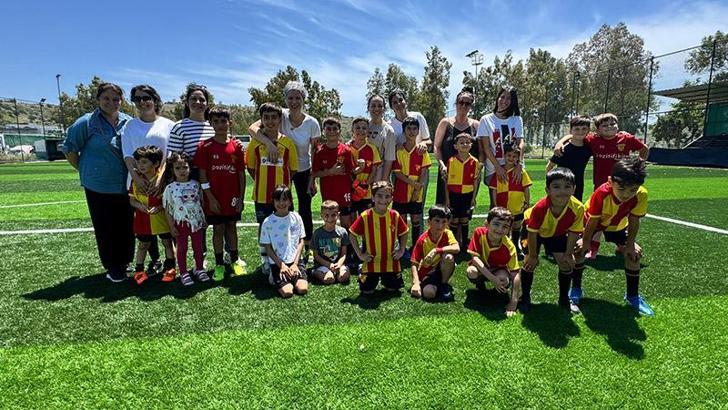 Bodrum’da anneler çocuklarıyla futbol ve voleybol oynadı