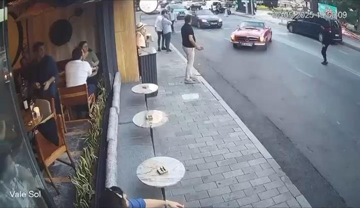 İstanbul - Beşiktaş'ta vale teslim aldığı klasik araçla kaza yaptı