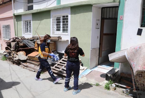 Yalnız yaşadığı evinde ölü bulundu