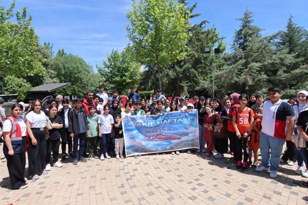 Vakıflar Bölge Müdürlüğü, burslu 120 öğrenci ve ailelerine kültürel gezi düzenledi