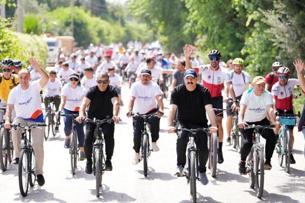 Başkan Kotan Konyaaltılılar ile bisiklet sürdü