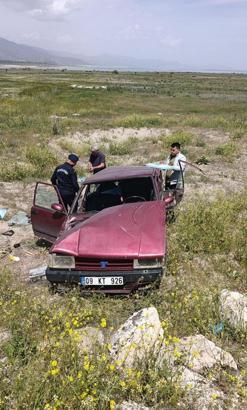 Şarampole devrilen otomobilde 4 kişi yaralandı