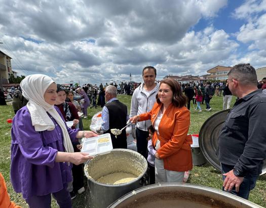 Tekirdağ'da keşkek şenliğinde 12 ton keşkek dağıtıldı