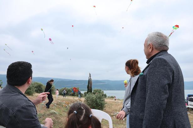 Bursa'da gökyüzü uçurtmalarla renklendi