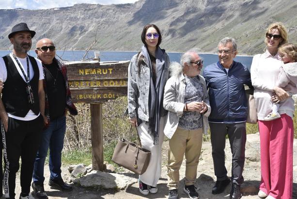 Beş Minare Film Fesitvali’ne katılan Sanatçılar Nemrut Gölü ve Selçuklu Mezarlığını gezdi
