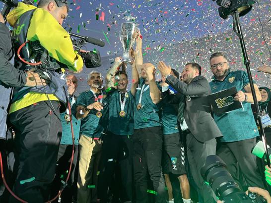 Kocaelispor şampiyonluk kupasını kaldırdı