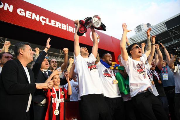 Gençlerbirliği'nde şampiyonluk kutlaması